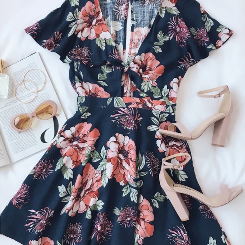 🆕 Lulus Botanic of Time Navy Blue Floral Print Tie-Front Skater Dress - Picture 5 of 5